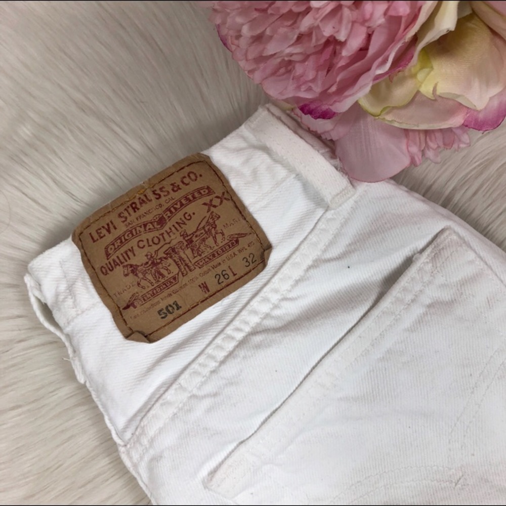 SOLD🌹Vtg 501 White Slim Fit Straight Leg Levis🌹 - Picture 3 of 5
